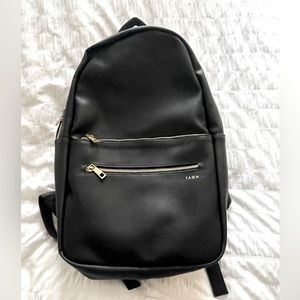 Brand new/never used Fawn design “the pack”  black and gold! (Color combo n/a)